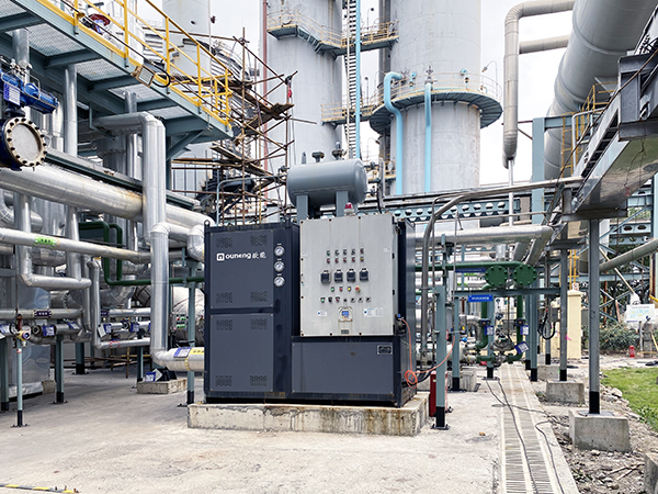 真實工作導熱油電加熱器圖片，高溫下穩(wěn)定運行